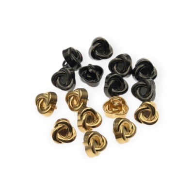 Botões metálicos em forma de nós nas cores preta e dourada