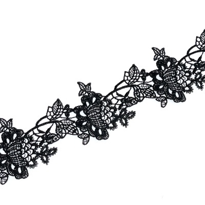 Renda preta decorativa com padrão floral em fundo branco
