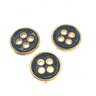 Três botões redondos pretos com borda dourada e quatro furos