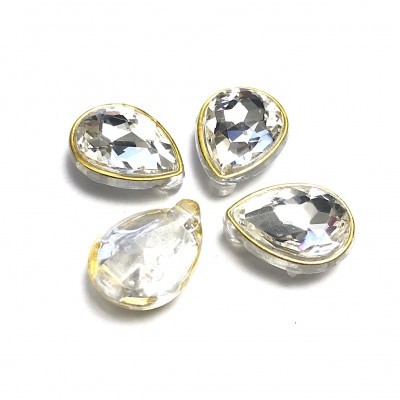 pedras decorativas em forma de gota com acabamento facetado transparente e bordas douradas