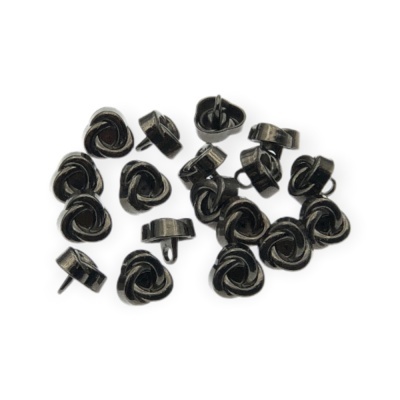 Tachas metálicas pretas formato nó