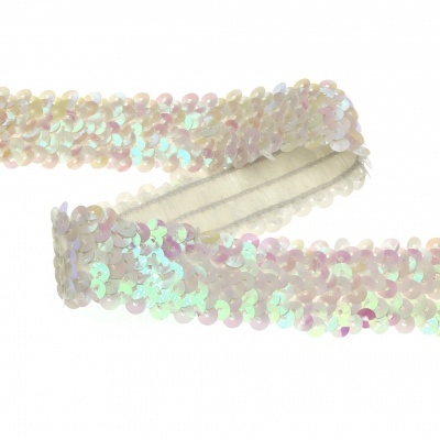 Faixa decorativa com lantejoulas iridescentes brancas e rosadas