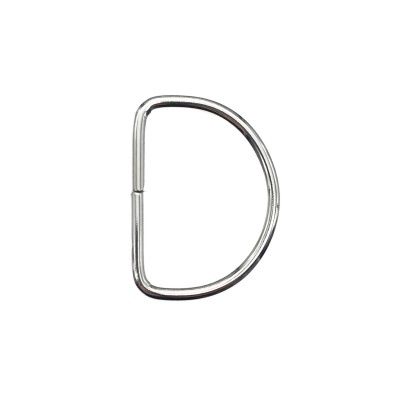 D-ring metálico prateado em fundo branco