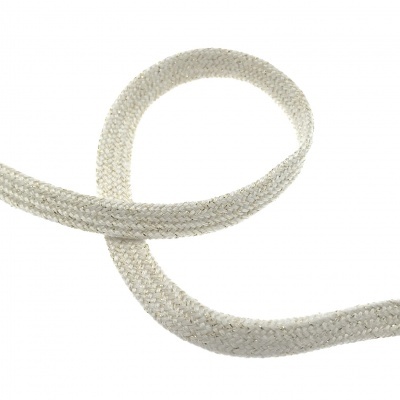 Cordão trançado branco sobre fundo branco