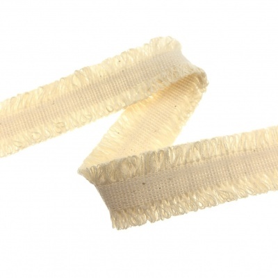 Fita de tecido bege claro com bordas onduladas