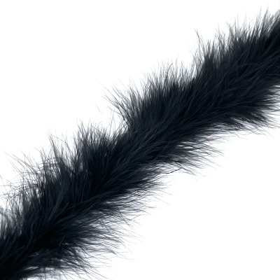 Fleco decorativo em penas pretas macias e densas