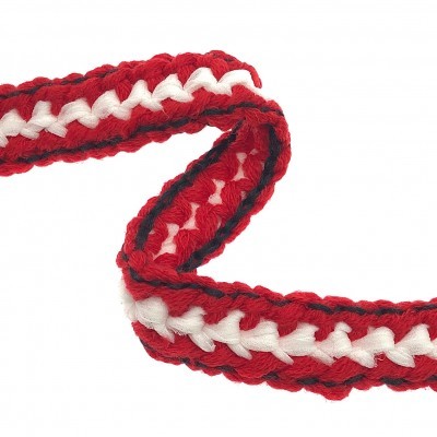 Fita trançada vermelha, branca e preta com padrão zig-zag texturizado