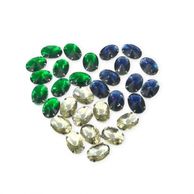 Pedras preciosas artificiais em forma de coração
