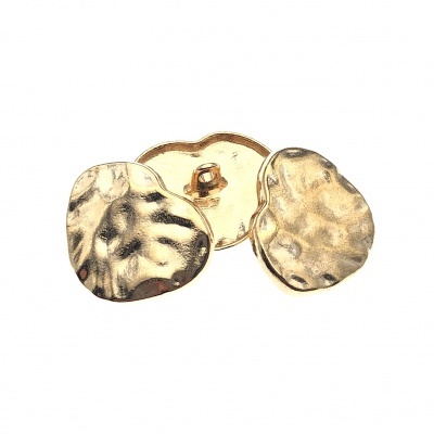 Botões metálicos dourados com superfície texturizada e formato irregular