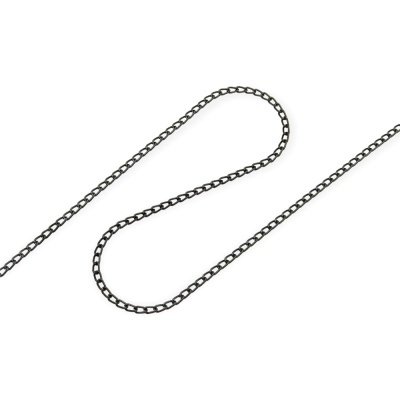 Corrente metálica fina cor escura sobre fundo branco