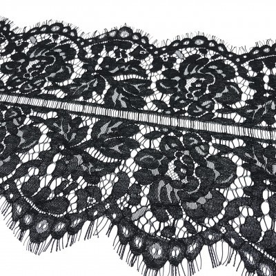 Renda preta com padrão floral