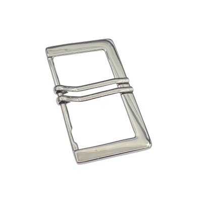 Fivela metálica retangular prateada com aneis decorativos