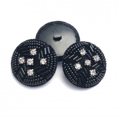 Botões redondos pretos com contas e cristais