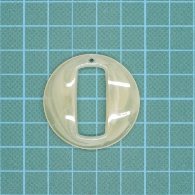 Anel redondo de plástico bege translúcido com recorte central