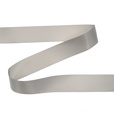 Fita de cetim cinza clara lisa