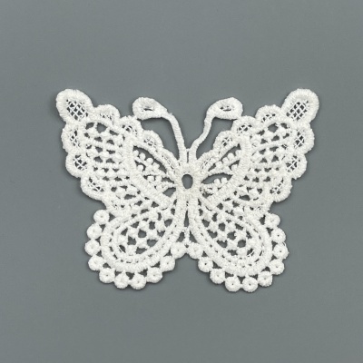 Apliques de renda branca em forma de borboleta