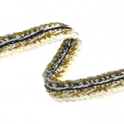fita decorativa trançada branca, preta e dourada com textura metálica