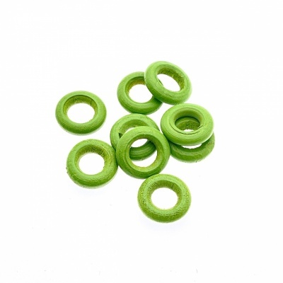 argolas verdes em fundo branco