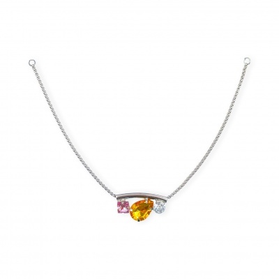 Colar prateado com pedras coloridas em forma de gota, redonda e quadrada