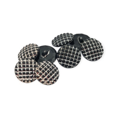 Botões redondos pretos e brancos com padrão quadriculado