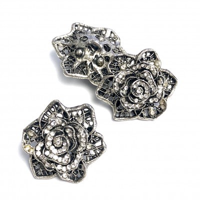 Brincos florais prateados com cristais