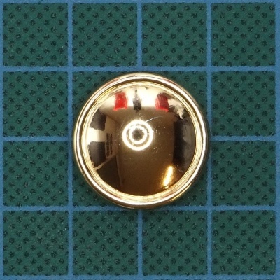 botão metálico dourado redondo brilhante com relevo