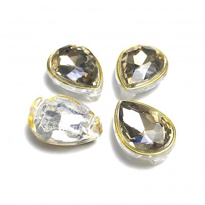 Pedras decorativas em formato gota com borda dourada e fundo branco