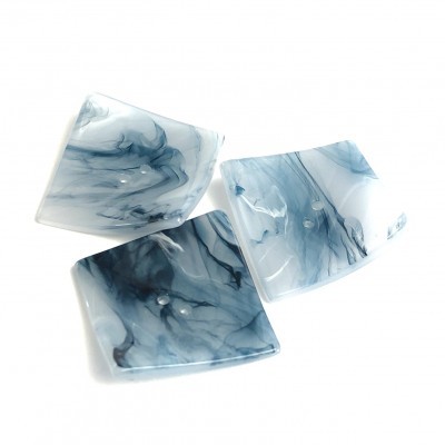 Três botões quadrados com padrão marmoreado cinza e branco