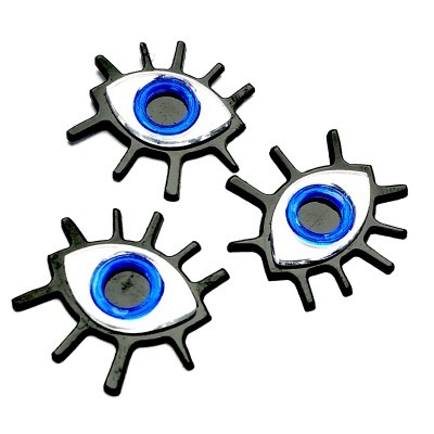 três ímanes formato olho azul, branco e negro