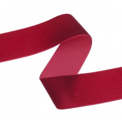 Fita de tecido vermelho acetinado