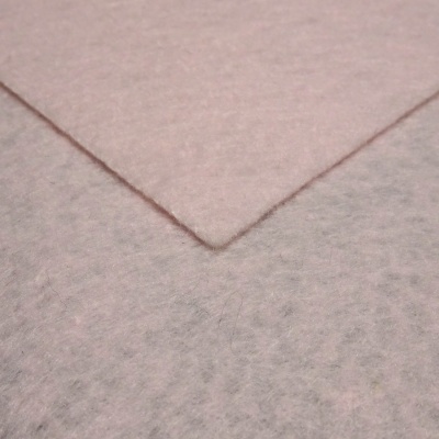 Folhas de tecido rosa claro felpudo sobrepostas