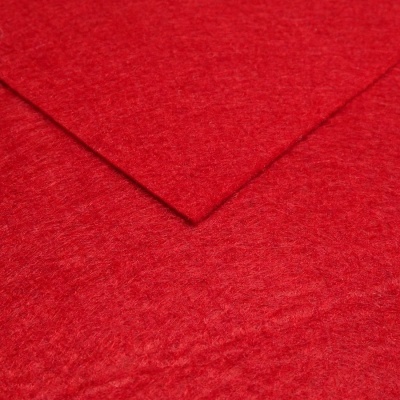 Tecido vermelho felpudo em duas camadas sobrepostas