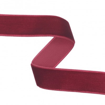 Fita de veludo vermelho escuro com textura suave