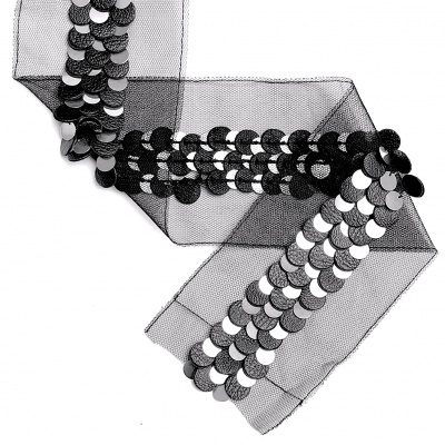 Lenço em malha preta com lantejoulas pretas grandes