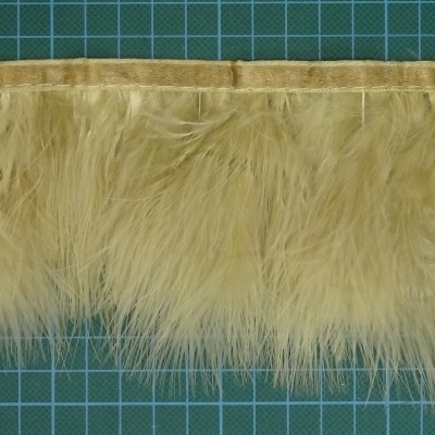 Franja de pelo sintético amarelo claro com base de tecido rosa claro