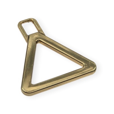 Argola metálica triangular dourada com alça retangular