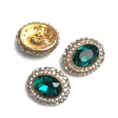 Botões ovais decorativos com pedras verdes e cristais