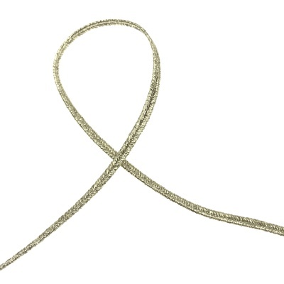 Cordão dourado fino com textura trançada