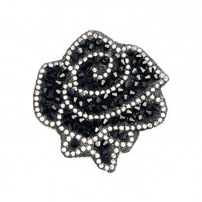 Broche em forma de rosa com cristais pretos e brancos