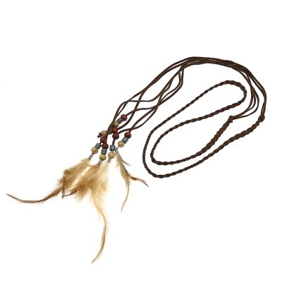 Colar castanho com contas e penas bege