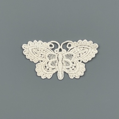 Aplique de renda branca em forma de borboleta