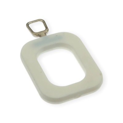 Chave antiga com cabo branco e ponta metálica