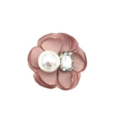 Broche flor tecido rosa com pérola e pedra transparente