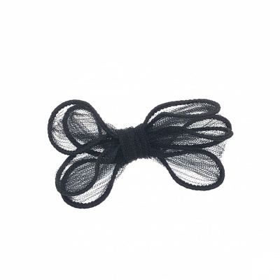 Lacinho preto transparente com textura de rede sobre fundo branco