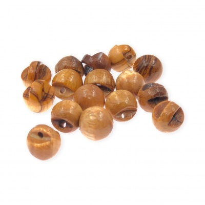 Conta redonda de madeira castanho claro com veios castanho escuro e furo central