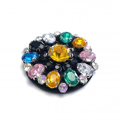 Broche circular com pedras coloridas em base preta