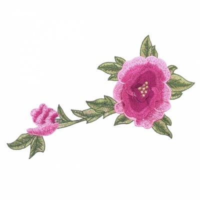 Pormenor de aplicação bordada de flor rosa e folhas verdes