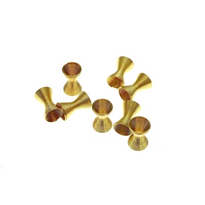 Oito molas metálicas douradas em formato hourglass sobre fundo branco