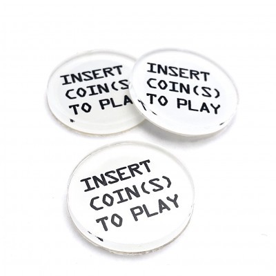Botões redondos brancos com texto 'INSERT COIN(S) TO PLAY'
