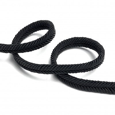Corda preta torcida em textura helicoidal